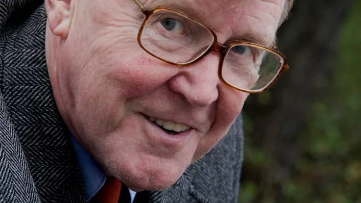 FÖRFATTAREN. Alan Bennett.