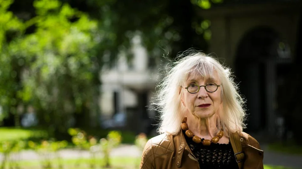 Sexualupplysningsböcker för barn, surrealistiska klassiker och äventyrsromaner – Suzanne Ostens mamma recenserade barnböcker och gav den vetgiriga dottern böcker i alla genrer.