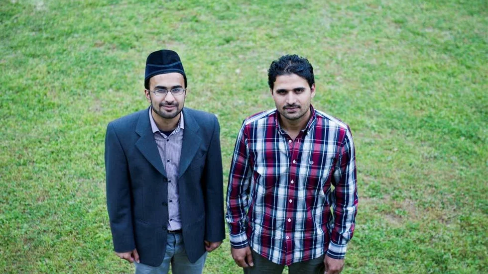 Imamen Kashif Virk, till vänster, och Athar Ahmad fastar mellan klockan 03.00 och 21.00 under fastemånaden Ramadan.