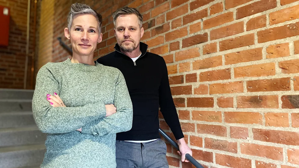 Jenny Nilsson och Mårten Jacobsson sa upp sig samma dag från sina roller som evenemangsansvariga i IFK dam respektive herr - och riktar kritik mot klubben. 
