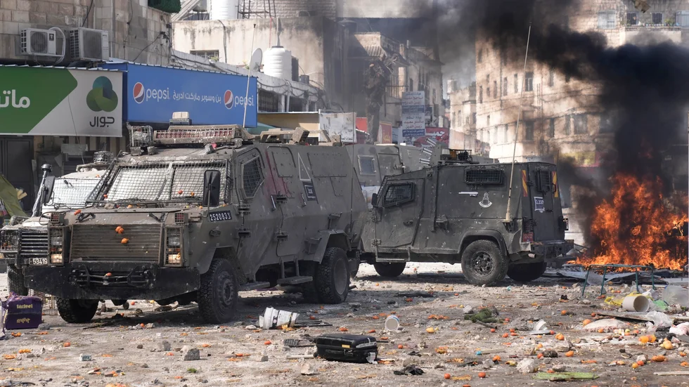 Israelisk militär gjorde en razzia i staden Nablus på Västbanken på onsdagen. Flera palestinier har dödats, enligt palestinska hälsomyndigheter.
