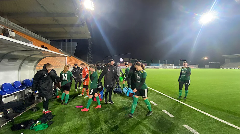 ESK gjorde en bra träningspremiär, men starka Gideonsberg kunde rättvist vinna med 2-0.