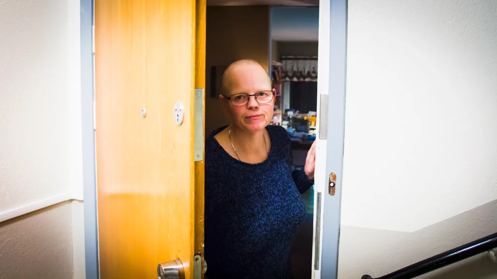 Margareta Persson pappa gick bort i hjärtstopp, dagen innan julafton. Nu söker hon den unga kille som höll pappans huvud innan ambulansen kom.