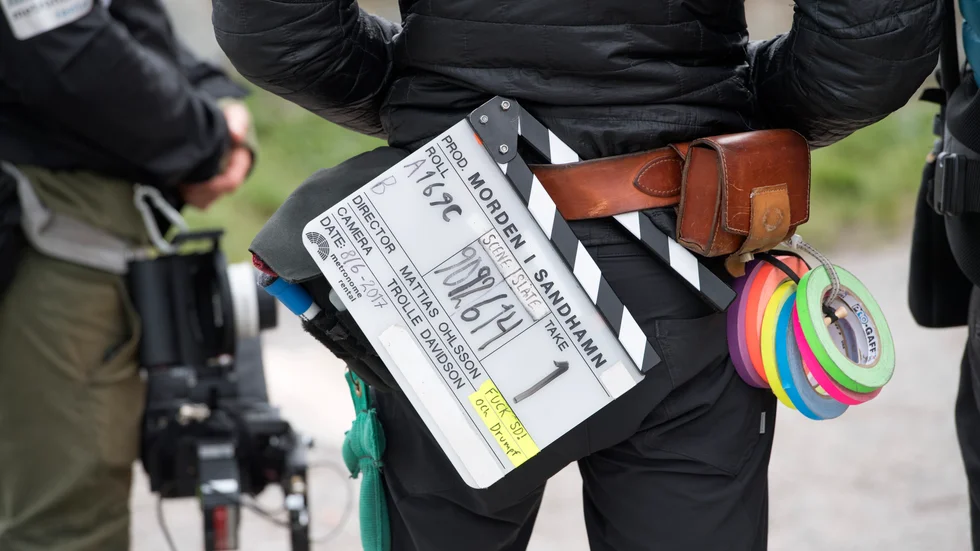 "Tänk om Filminstitutets vd, Anette Novak, klev fram och sade att det har blivit för jobbigt och dyrt att göra film, så från och med nu, ger vi bara bidrag till filmer som kan göras på mobiltelefoner".