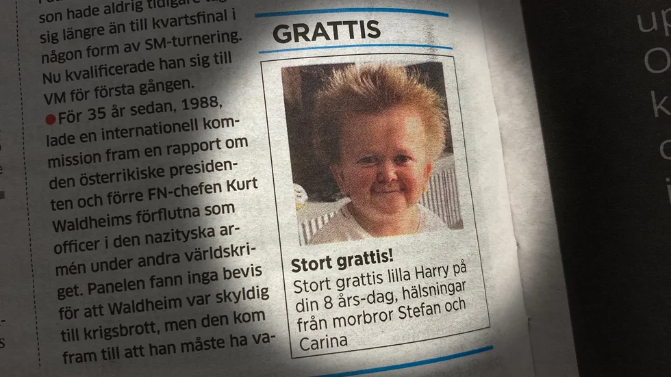"Stort grattis lilla Harry." En påhittad annons som föreställer den ryska influencern Hasbulla Magomedov har publicerats i flera lokaltidningar, däribland PT.