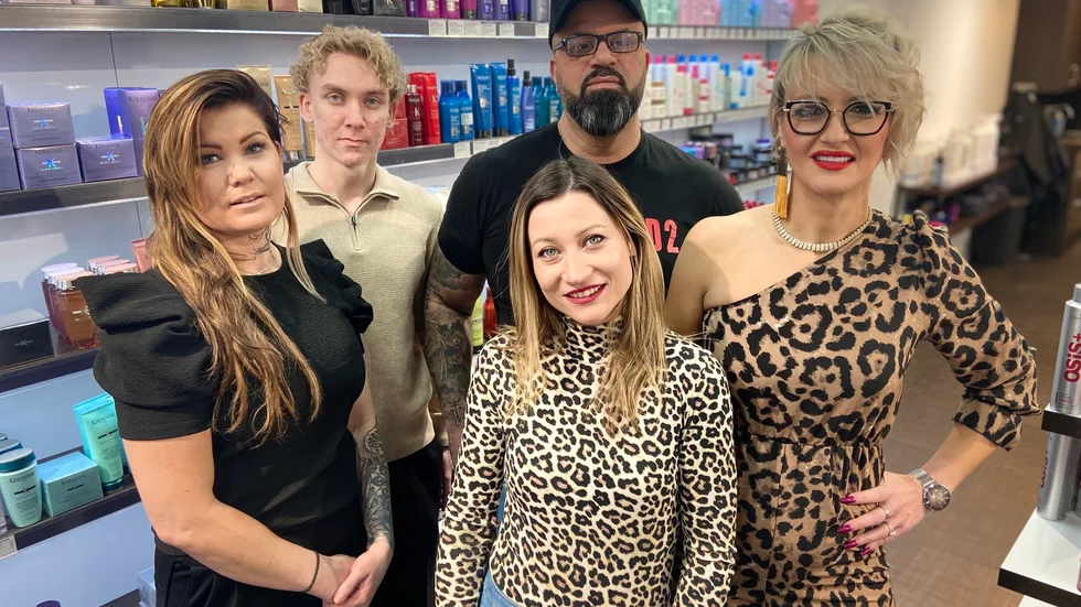 Therese Lilleberg, Gabriel Leander Virmelä, Mike Massola, Kristina Douric (längst fram) och Anita Orucevic. 