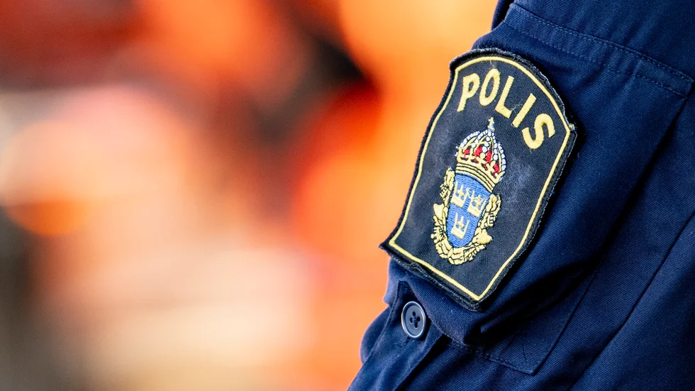 Mannen greps för hot mot tjänsteman. Han har tidigare fällts för våldsbrott.