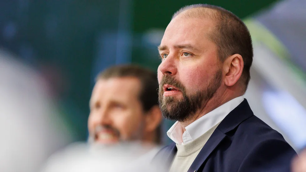 VIK-tränaren Nichlas Falk fick se sitt lag vinna första kvalmatchen mot Tingsryd.