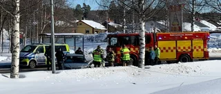 Car crashed into tree - one person in hospital