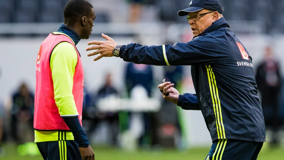 "Jag har fått spela några matcher som inte betyder något, träningslandskamper där hela laget är utbytt. Sådana matcher är faktiskt tuffa att spela", säger Ken Sema till Sportbladet.