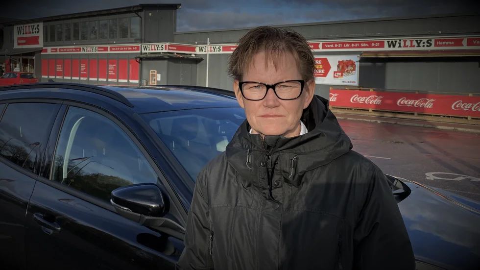 Ellinor Eriksson krockade med en älg på väg från Öregrund till jobbet. "Jag såg in i älgens ögon, sen blev allt bara svart."