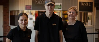Höstlov innebär arbete på klassiska bion – Emma, 18 år: "Passar på att plugga medans filmen rullar"