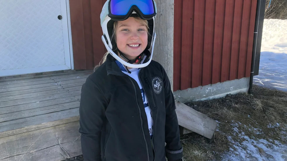 Greta Ekerling, 9 år, är en av NSK-åkarna som deltar i helgens tävling i Yxbacken.