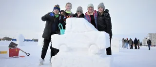 Vinnarskulptur med språkligt tema