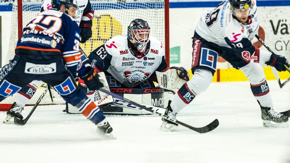Linköpings målvakt Marcus Högberg under ishockeymatchen i SHL mellan Växjö och Linköping.