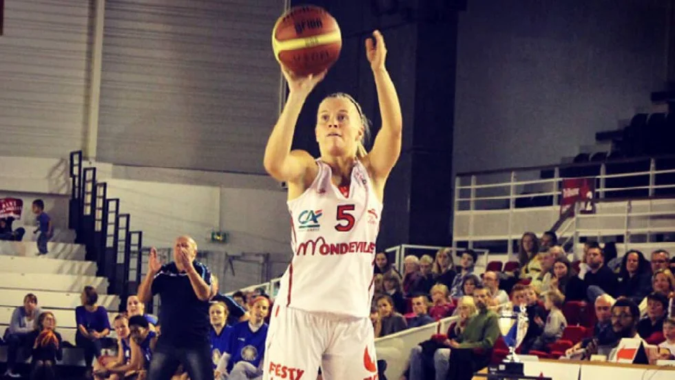 Julie Vanloo.