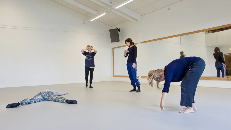 Övning. På Dansmagasinet jobbar Annica Styrke, Karin Wiklund, Heidi Vierthaler och Marie Wårell med vad som kallas Stream-flow.