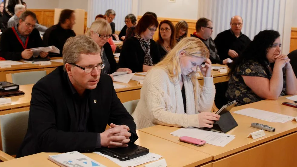 Negativ. Ett av Överkalix kommunalråd, Mikael Larsson, tror inte att en sammanslagning av kommuner är lösningen.
