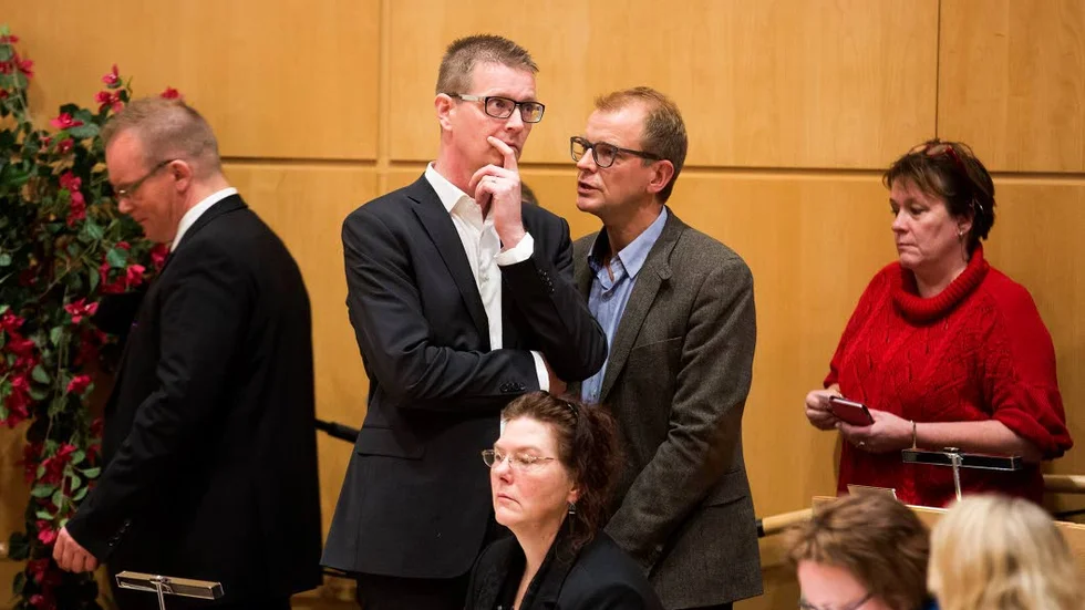 Vänner igen? Det har varit frostigt ett tag i relationerna mellan Mattias Karlsson (M) och Jens Sundström (FP). På måndagen kom dock partiernas länsordföranden överens om att fortsätta allianssamarbetet i landstinget.