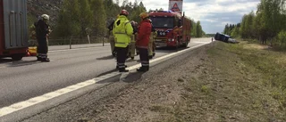 E 4 avstängd efter tankbilsolycka