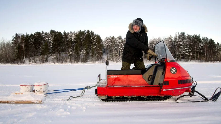HOT. Skotern har blivit ett hot mot fjällmiljön och därför föreslår Naturvårdsverket att regeringen tillsätter en statlig utredning för att se över terrängkörningslagstiftningen, som är från 70-talet då skotrarna såg ut så här.
