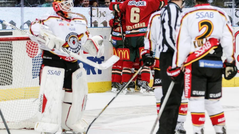 Jubel i götet. Frölunda har hittat nätet och Luleå är ett förlorande lag.