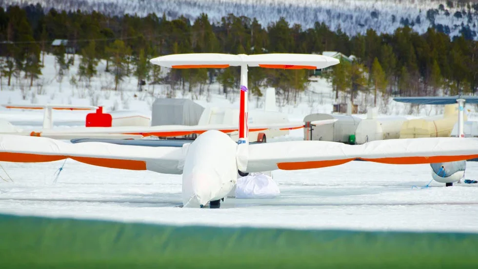 SÄKERHET. Besiktning av planet innan varje flygning gäller för att ta sig upp med segelflygplan. Man vet inte ännu vad som gick fel i luften under måndagen.