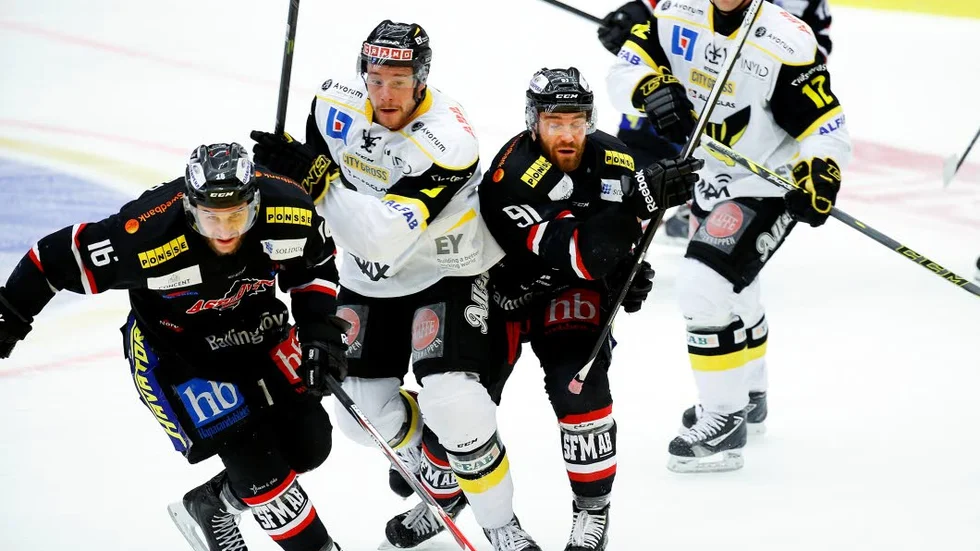 LYCKADES INTE. John Henrion (till vänster) gjorde visserligen mål igen, men kollegan Jacob Lagacé (till höger) och Asplöven fick inte till det mot Västerås i Coop 		Norrbotten arena. Det blev förlust med 1–3.