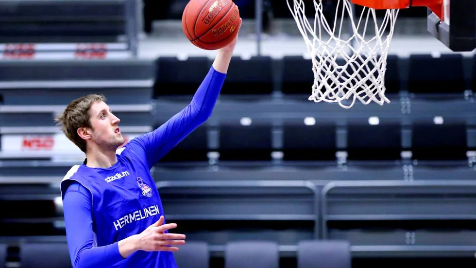 Ny i stan. LF Baskets nye engelsman Will Neighbour har landat. I går kväll tränade han med laget för första gången.