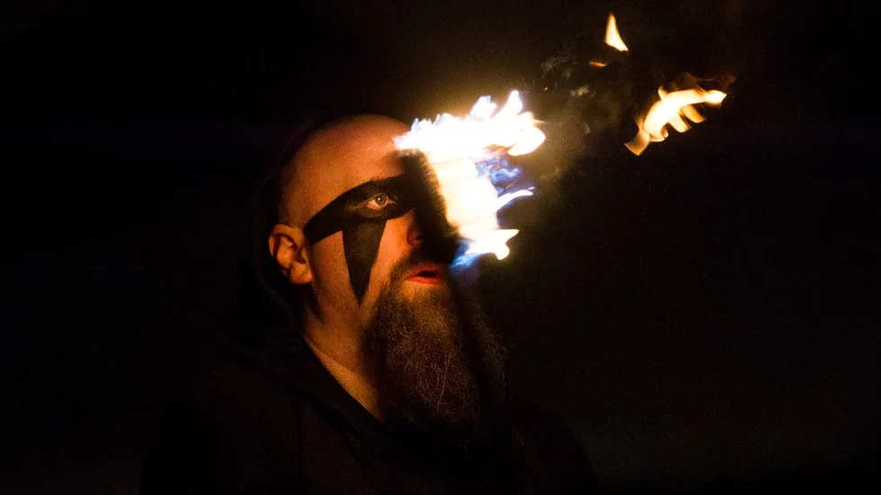 Performancegruppen EMP bjöd på en storslagen eldshow som fick avsluta Hägnans eldfest.