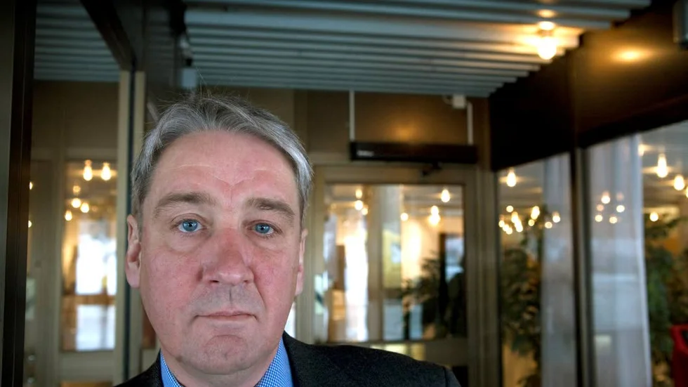 PUDEL. Landstingsledningen glömde informera politikerna i Piteå om beslutet att lägga ned folktandvården i Norrfjärden. Kent Ögren kallar missen "ett klavertramp".