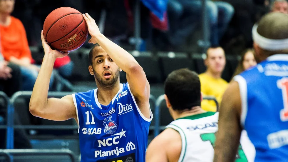 Snart börjar festen. Jonathan Persons LF Basket vann med 88–85 mot Sundsvall och säkrade fjärdeplatsen. Nu ställs LF mot just Sundsvall i SM-kvartsfinalen.