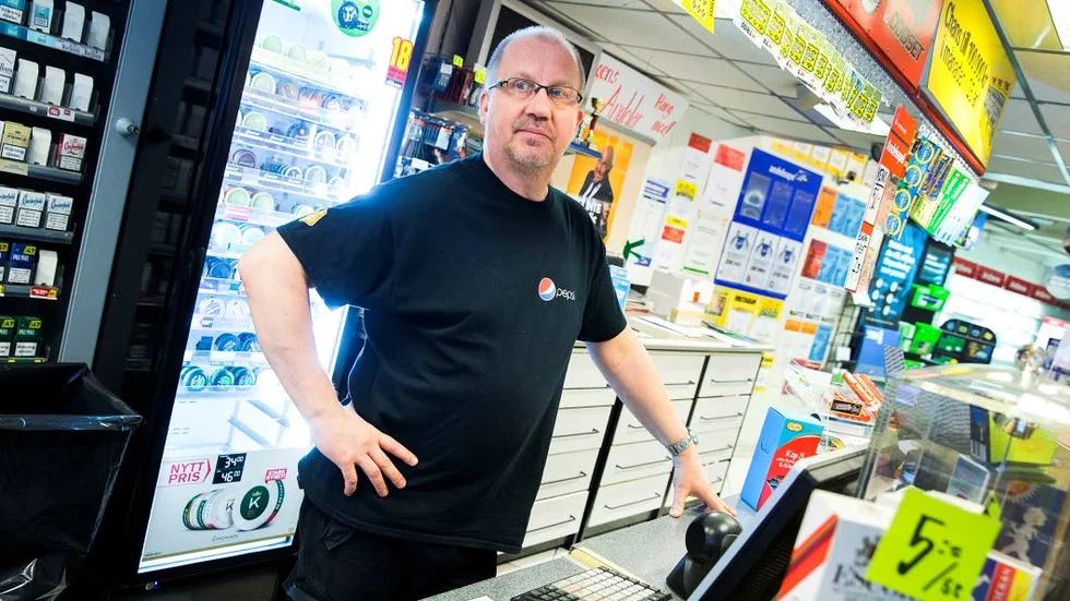 SLUTET. Efter cirka tio år får Göran Nyberg lämna Preem Drugstore på Mjölkudden. Huset ska rivas och på måndag är det stängt för gott.