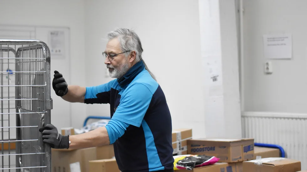 Förändringen i lagen ger postanställda ökade befogenheter att agera om de ser något misstänkt. Ulf Jakobsson vid Postnord i Norsjö är en av dem.