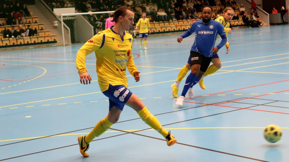 Morgan Asplund är tillbaka i Värmbol. Han har tränat med klubben en tid, och var med i Värmbol cup. Nu har han bestämt sig för division 3-spel 2023.