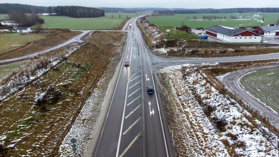 Trafikverket och Motala kommun säger nej men polisen har ingenting emot förslaget om sänkt hastighet. Nu ska länsstyrelsen fatta beslut om korsningen på riksväg 34 vid Högby.