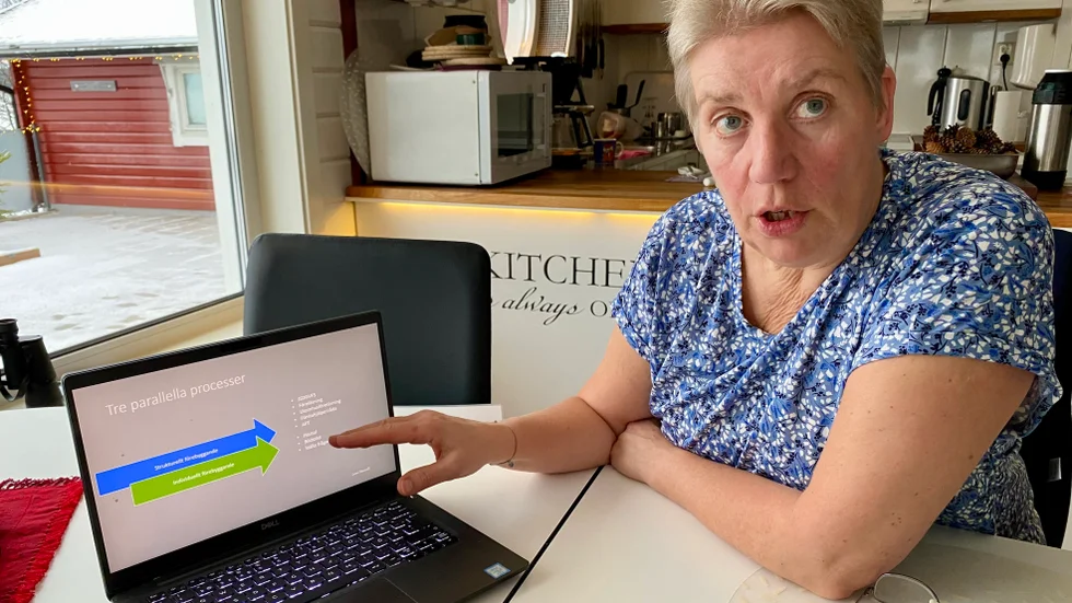 "Vi arbetar i verksamheter som ställer frågor om våld till våra klienter. Vi behöver ha samma omsorg om våra anställda", säger Lena Stenvall, projektledare på Samordningsförbundet.