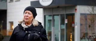 Lena skulle hälsa på sin mamma – hittade henne död på golvet i dagrummet: "Nåt är fruktansvärt fel på det äldreboendet"