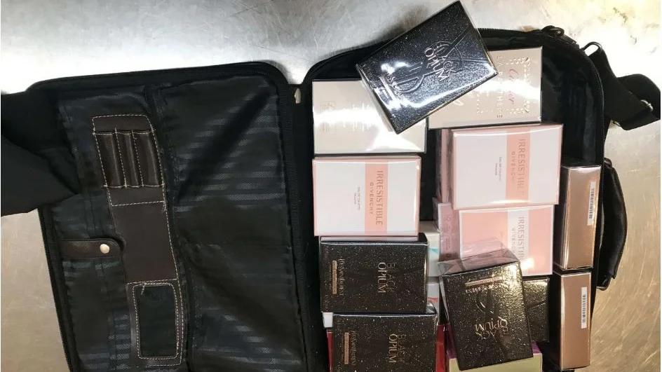 När mannen stoppades utanför Terminal 5 hade han parfym till ett värde av 22.000 kronor i väskan. Bland andra "Irrésistible" av Givenchy.