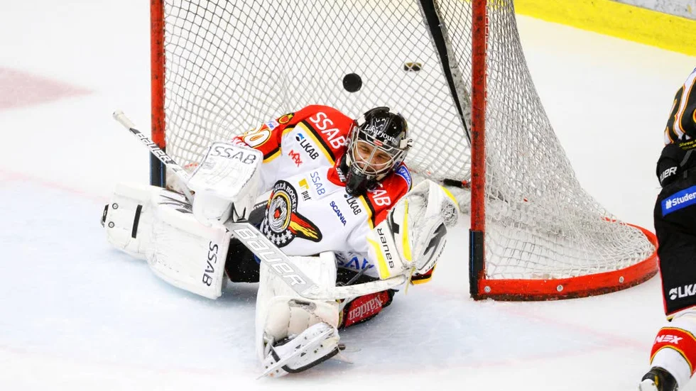 Luleå Hockey och Mark Owuya fick sig en rejäl derbylektion av Skellefteå.