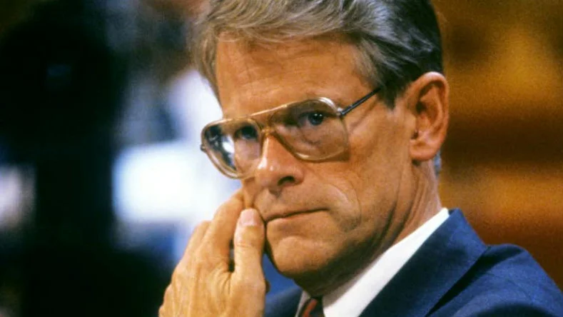 Statsminister Ingvar Carlsson (S) under utfrågningarna i riksdagens konstitutionsutskott i Stockholm 4:e augusti 1988 angående Ebbe Carlssonaffären.