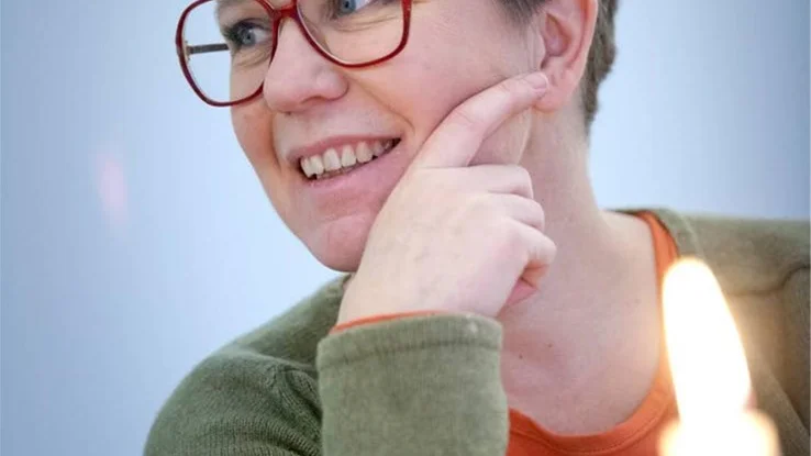 Sara Edström tycker att 	            kulturföreningen ska göra något extra för prissumman.