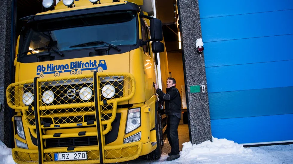 All mat är lossad, pall och emballage är lastat, och ännu en returresa till Luleå väntar för lastbilschauffören Lennart Öhman.