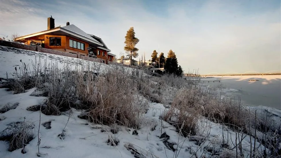 10 miljoner kronor är utgångsbudet för den här villan på Flottningsvägen i Bergnäset. När den säljs blir den Luleås dyraste.