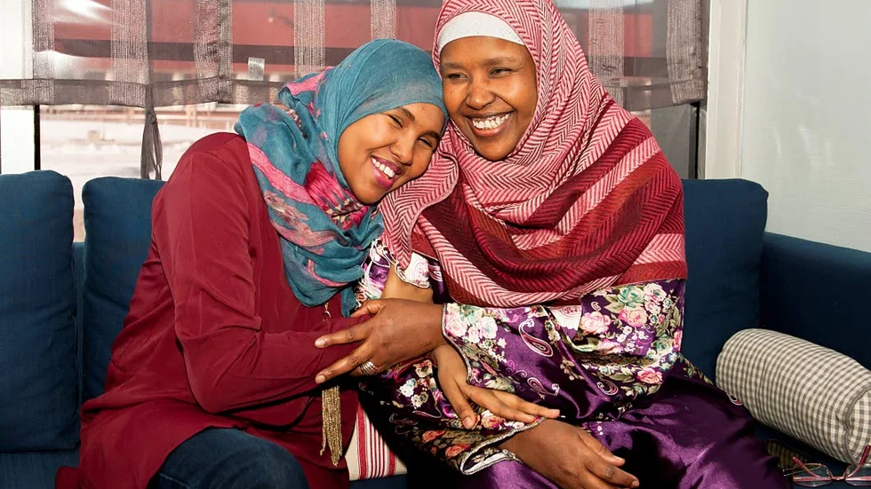 VÄNINNORNA. "Suad är min idol och förebild. Hon är världens bästa mamma och vän, och en jättestark kvinna", säger Hani Ali till vänster om Suad Mohamud.