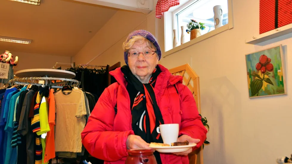 Birgit Berg smet från gymnastiken för att få vara med på träffen: "Det är så bra musik här".