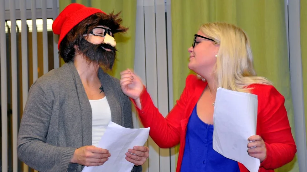KÄRLEK PÅ JOBBET. Det är inte lätt att bli kommunalråd upptäcker Peter Waara sån tur att han då har sin Jytte i huset.