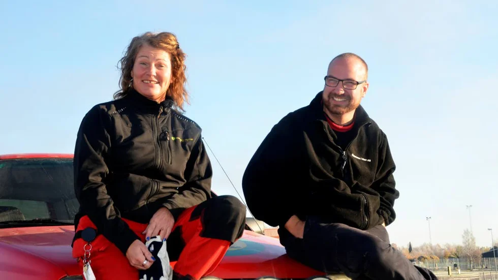 TV-DEBUT. Samuel Andersson och hans co-driver Birgit Johansson från Boden deltar i årets säsong av tv-programmet Sveriges värsta bilförare.