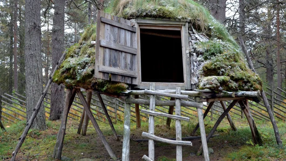 NJALLA. Samevistet på hembygdsområdet har blivit platsen för modellfotografering.