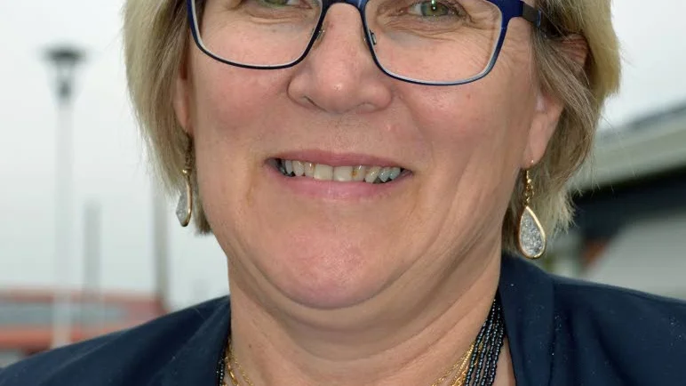 GLAD. Gun-Britt Kangas är glad över att barnantalet ökar i Pajala.